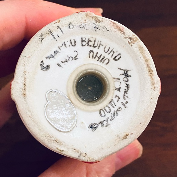 🎄🌟HP🌟VTG Set 1962 Mod Ceramic Christmas Presents Salt & Pepper Shakers - Picture 7 of 10